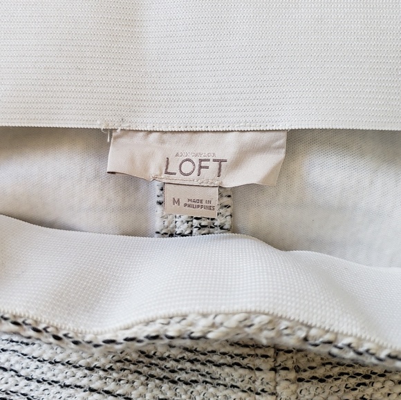 Loft cream and white skirt - Picture 2 of 2